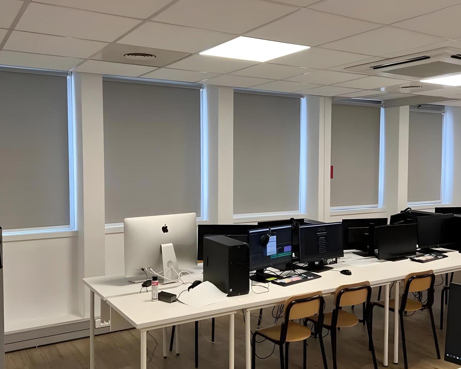 Des stores conformes aux contraintes des espaces professionnels